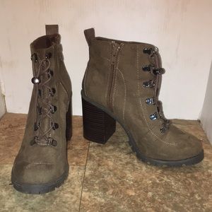 Qupid suede ankle booties sz 7